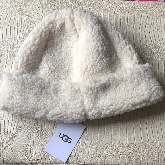 NWT UGG Women's Cream Sherpa Hat - Picture 6 of 8